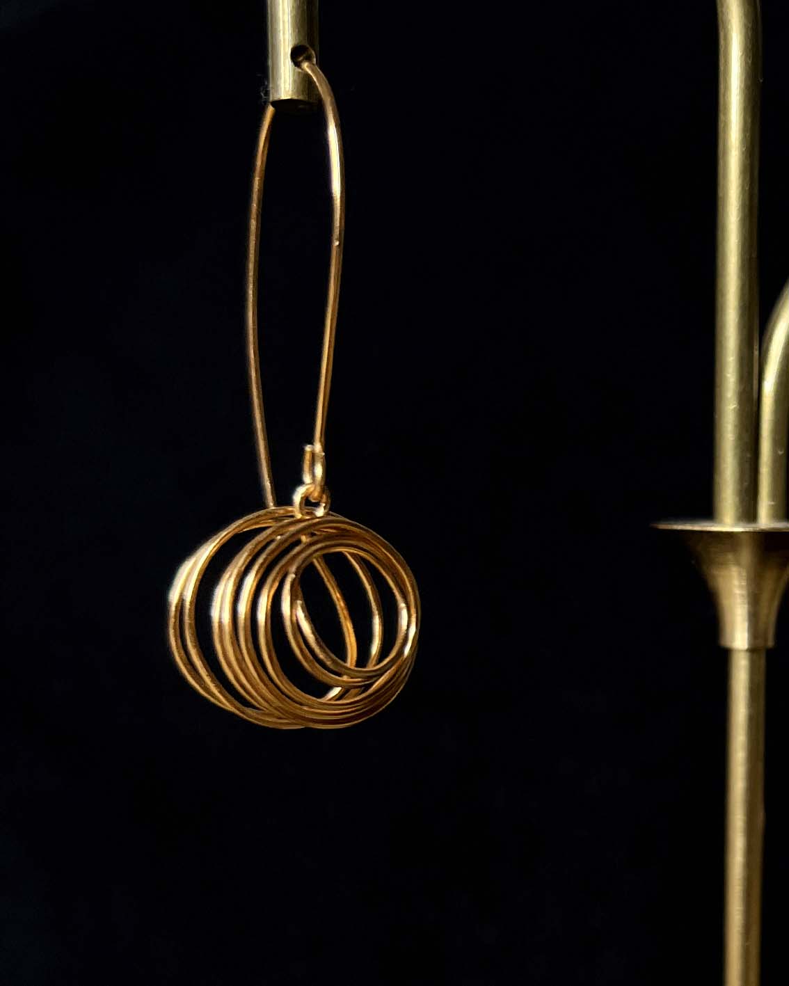 Minimalist Modern Brass Wire Earrings – Geometric Form No. 1 - Image 3